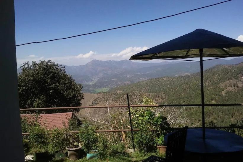 The Royal Mountain Hotel Ranikhet Exterior photo