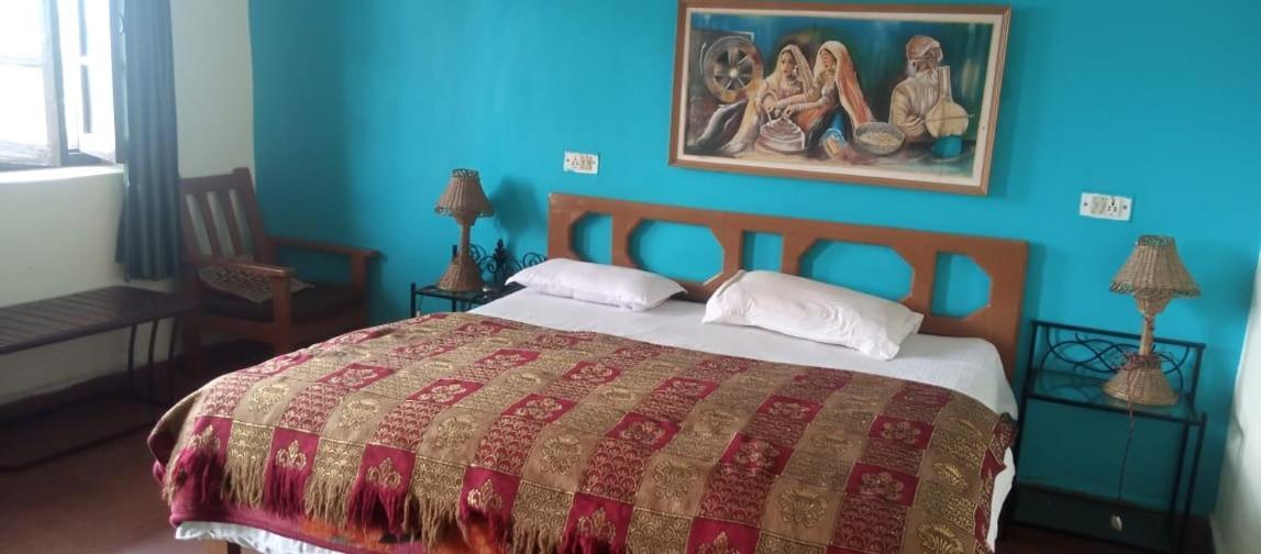 The Royal Mountain Hotel Ranikhet Exterior photo