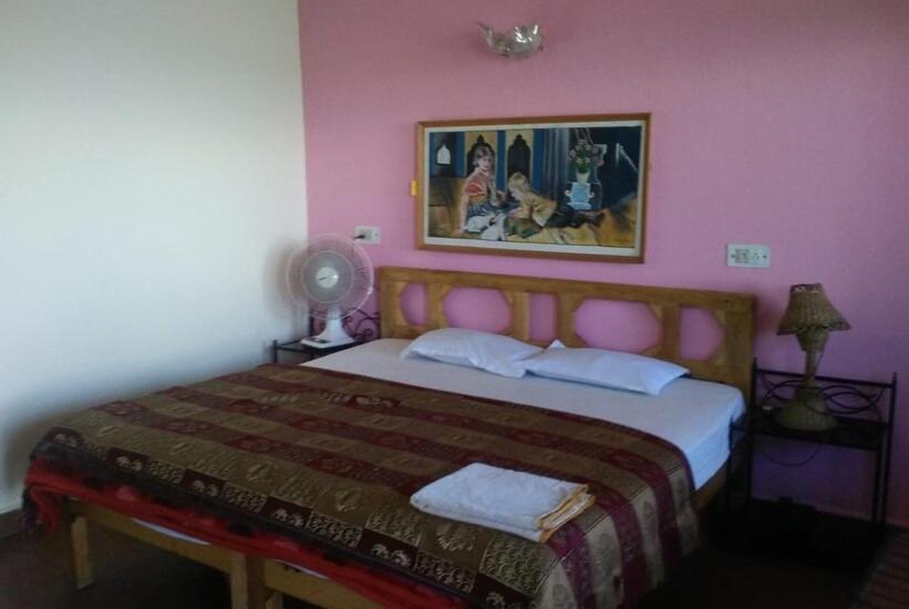 The Royal Mountain Hotel Ranikhet Exterior photo