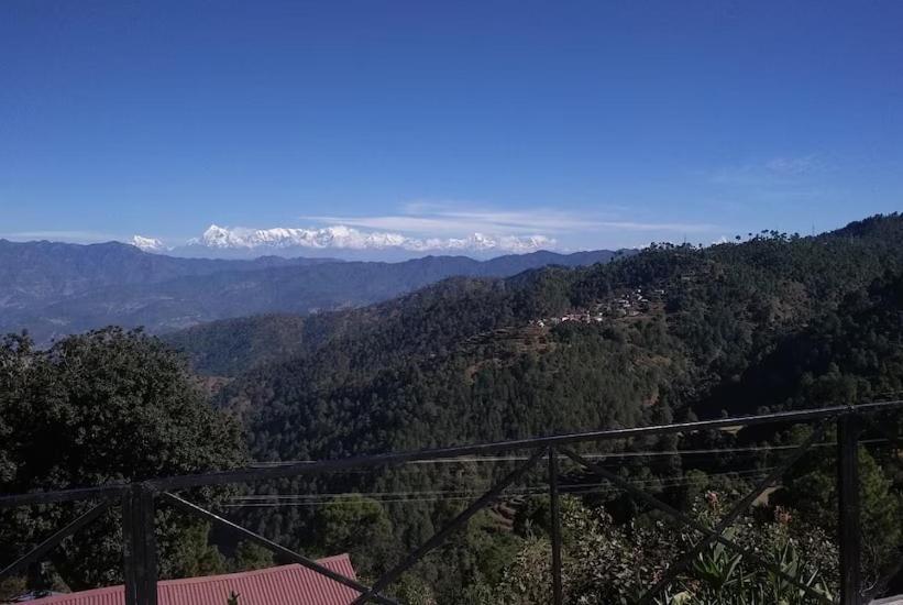 The Royal Mountain Hotel Ranikhet Exterior photo
