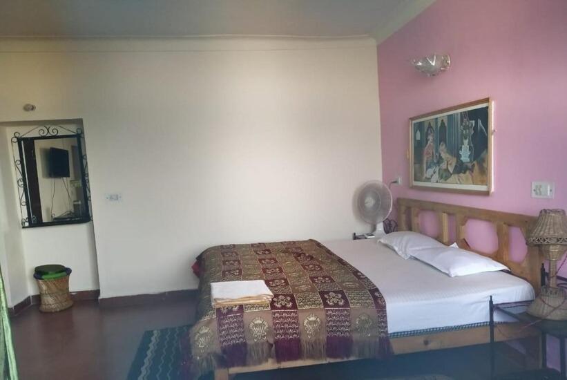 The Royal Mountain Hotel Ranikhet Exterior photo